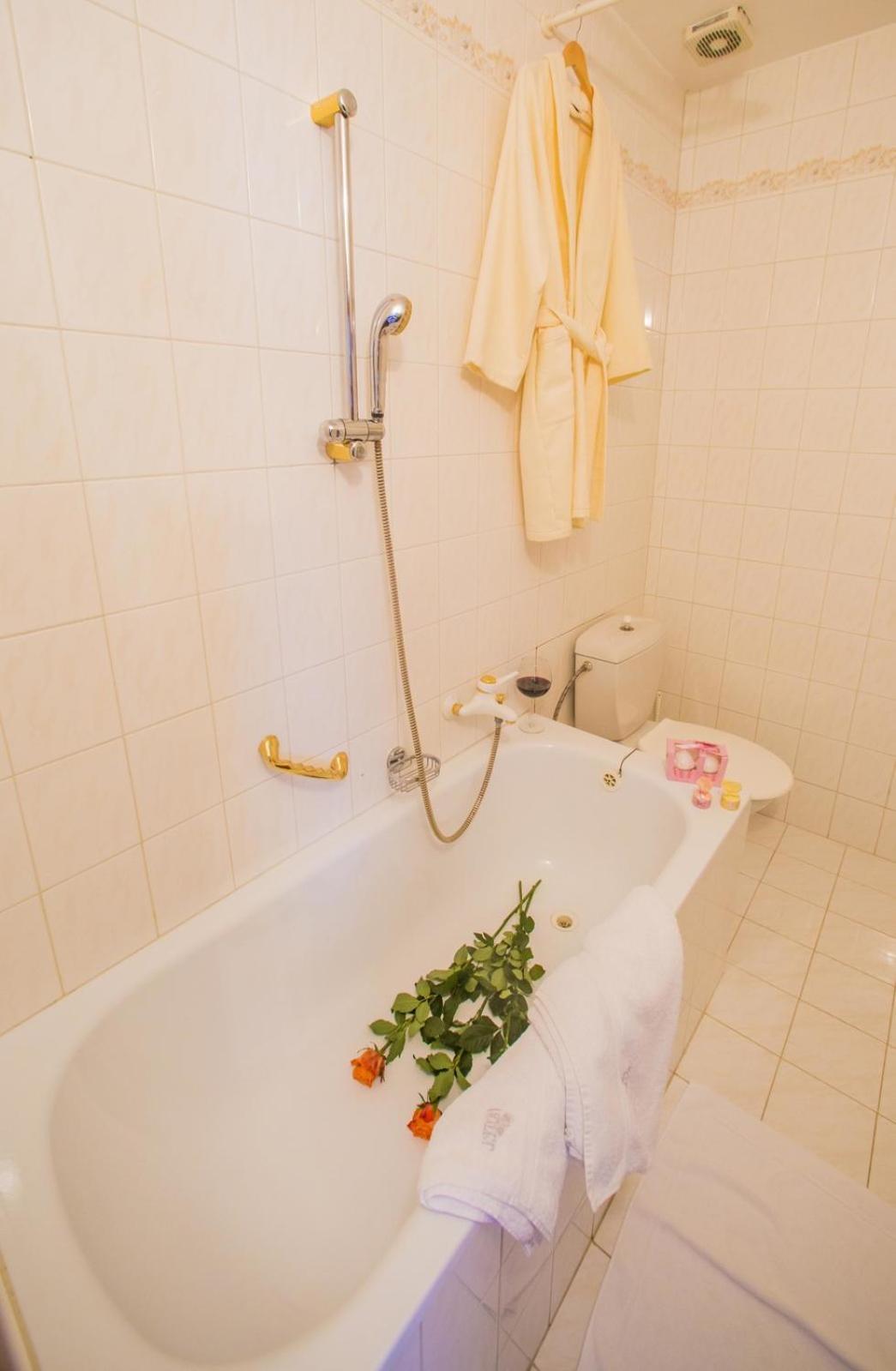 Hotel Veba Broumov Esterno foto
