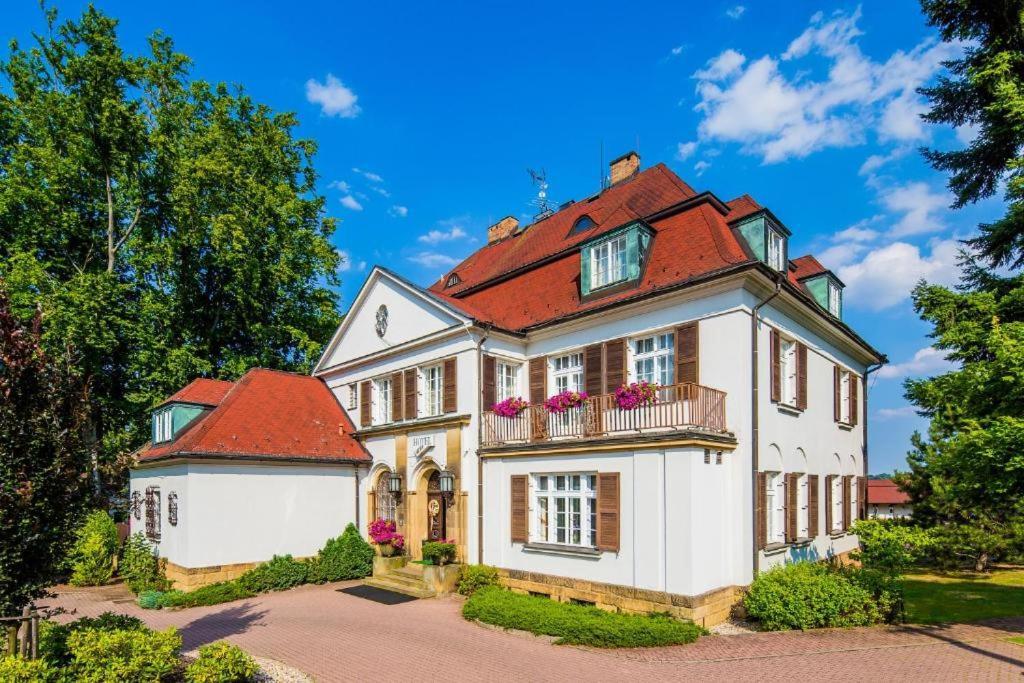 Hotel Veba Broumov Esterno foto