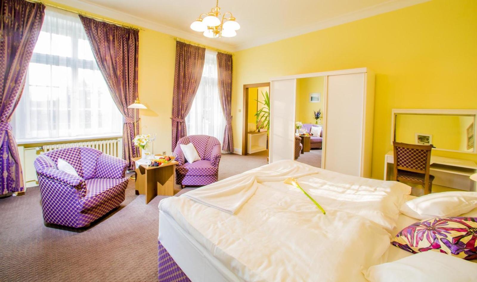 Hotel Veba Broumov Esterno foto