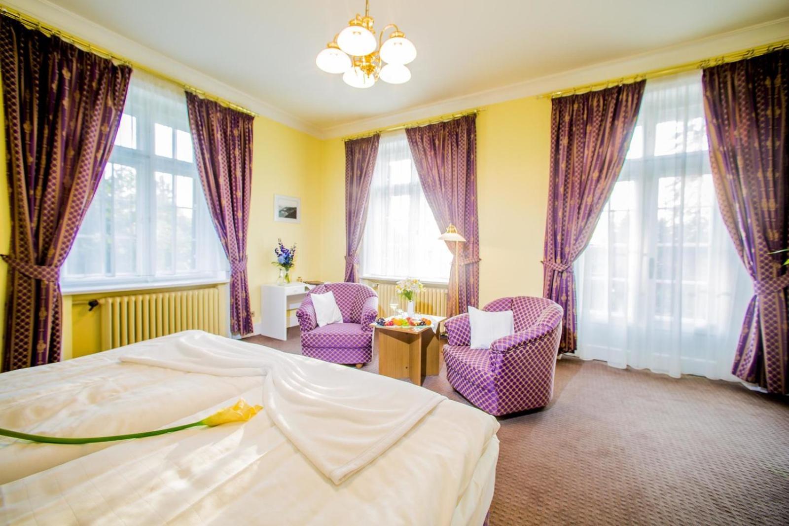 Hotel Veba Broumov Esterno foto