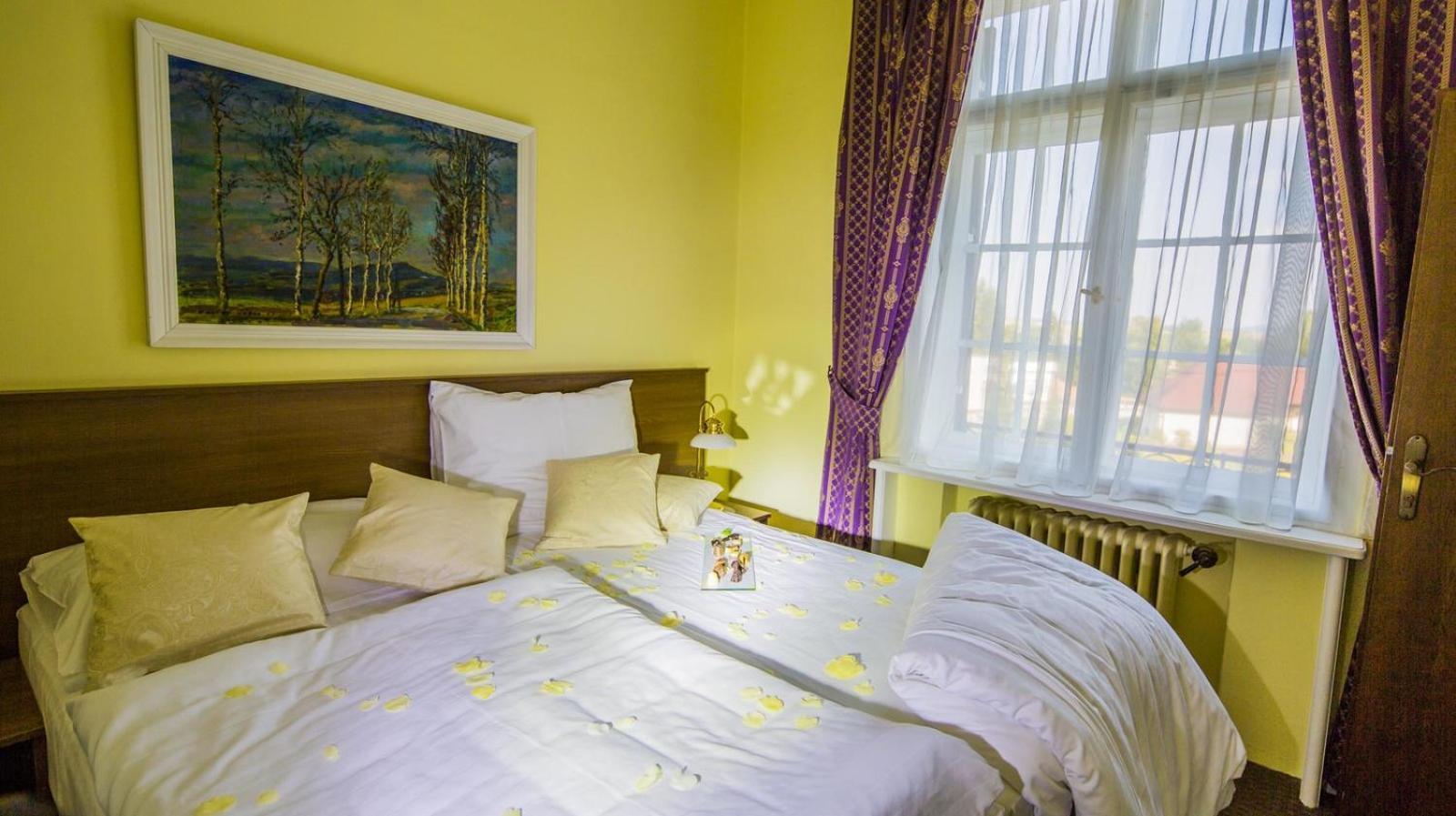 Hotel Veba Broumov Esterno foto