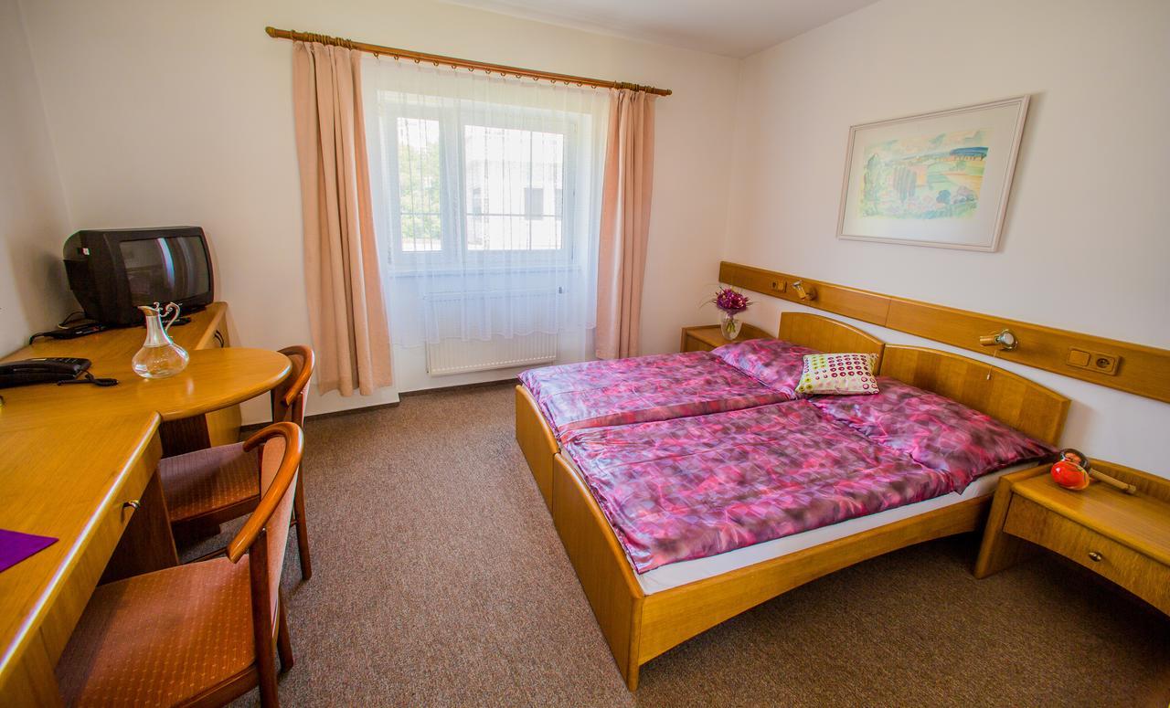 Hotel Veba Broumov Esterno foto