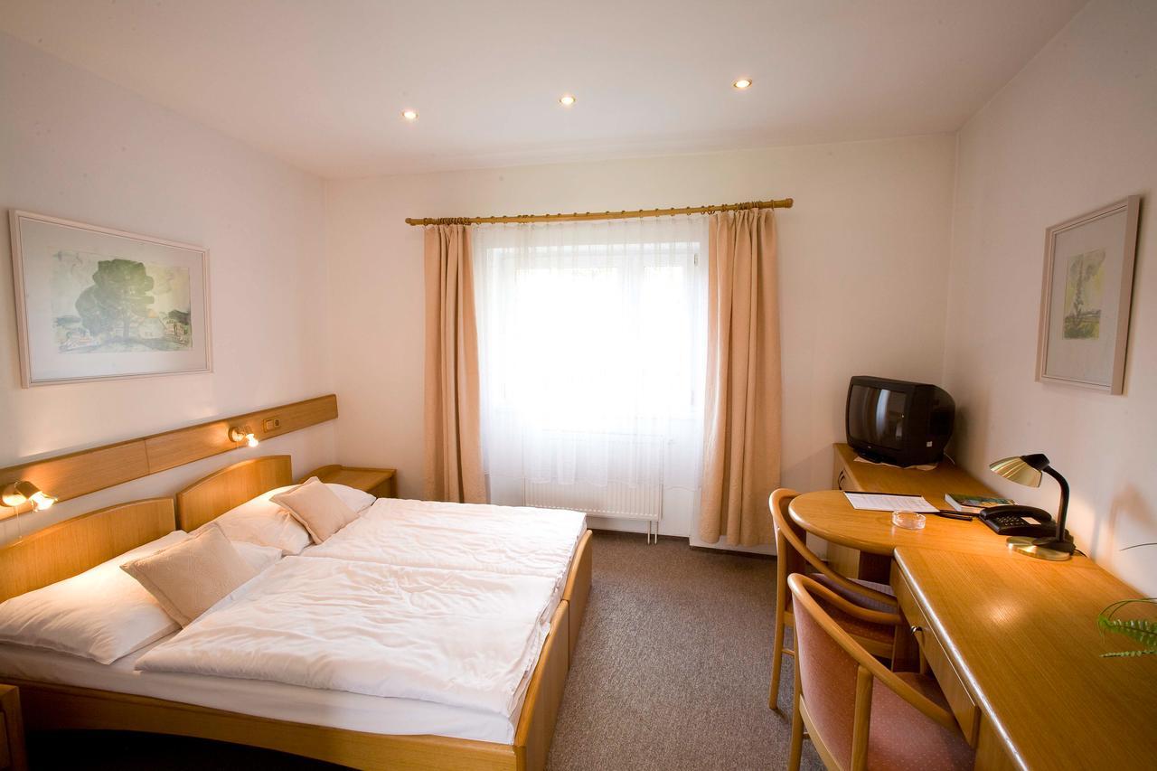 Hotel Veba Broumov Esterno foto