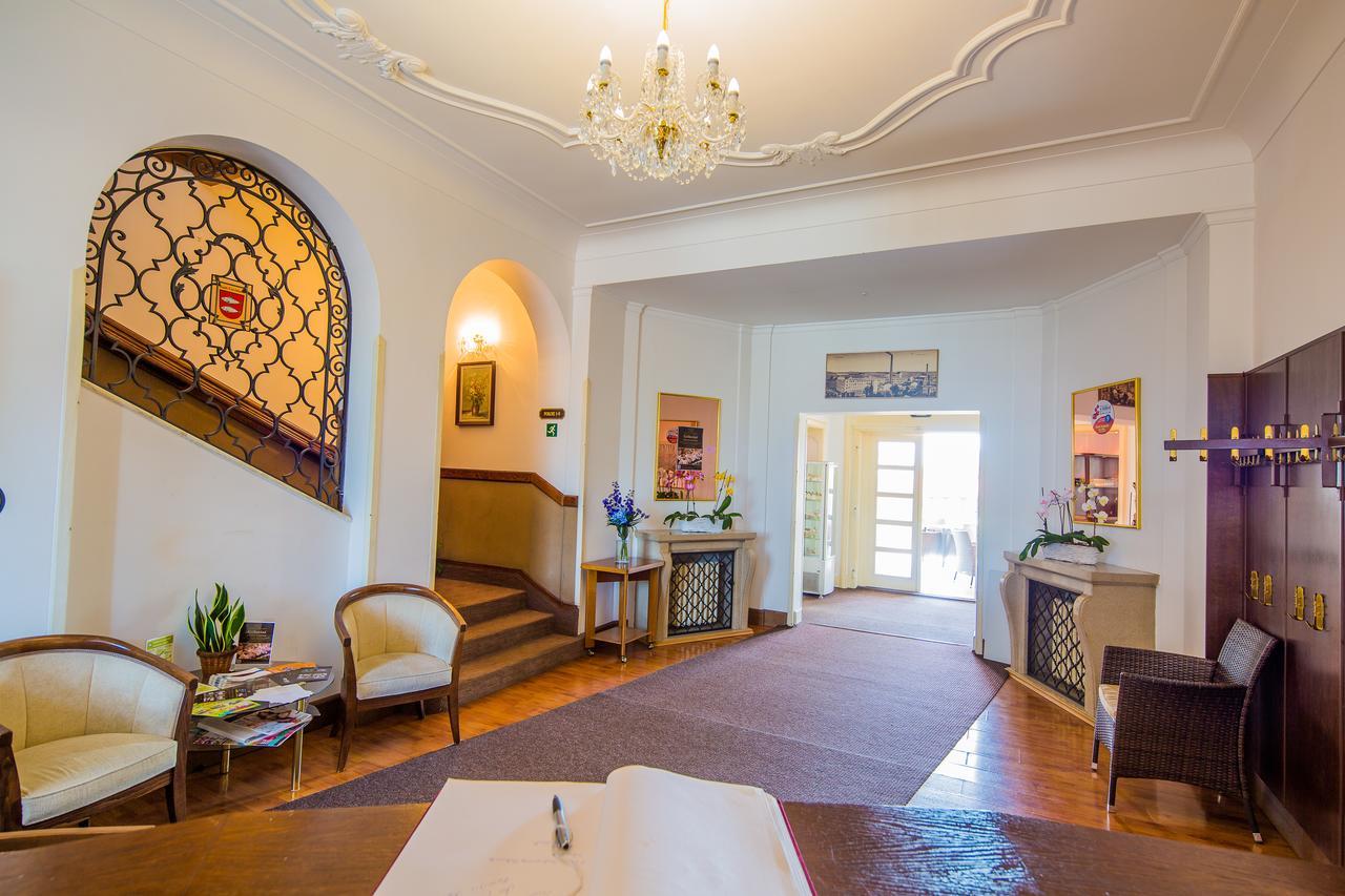 Hotel Veba Broumov Esterno foto