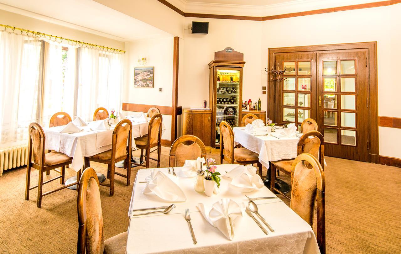 Hotel Veba Broumov Esterno foto
