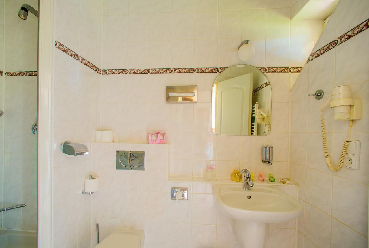 Hotel Veba Broumov Esterno foto